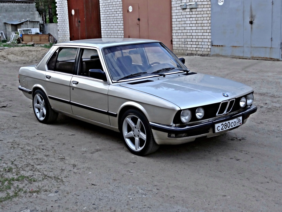 Бмв 1986. BMW 525 1986. BMW 520 1986. БМВ 525 1986 года. BMW 5 Series 1986.