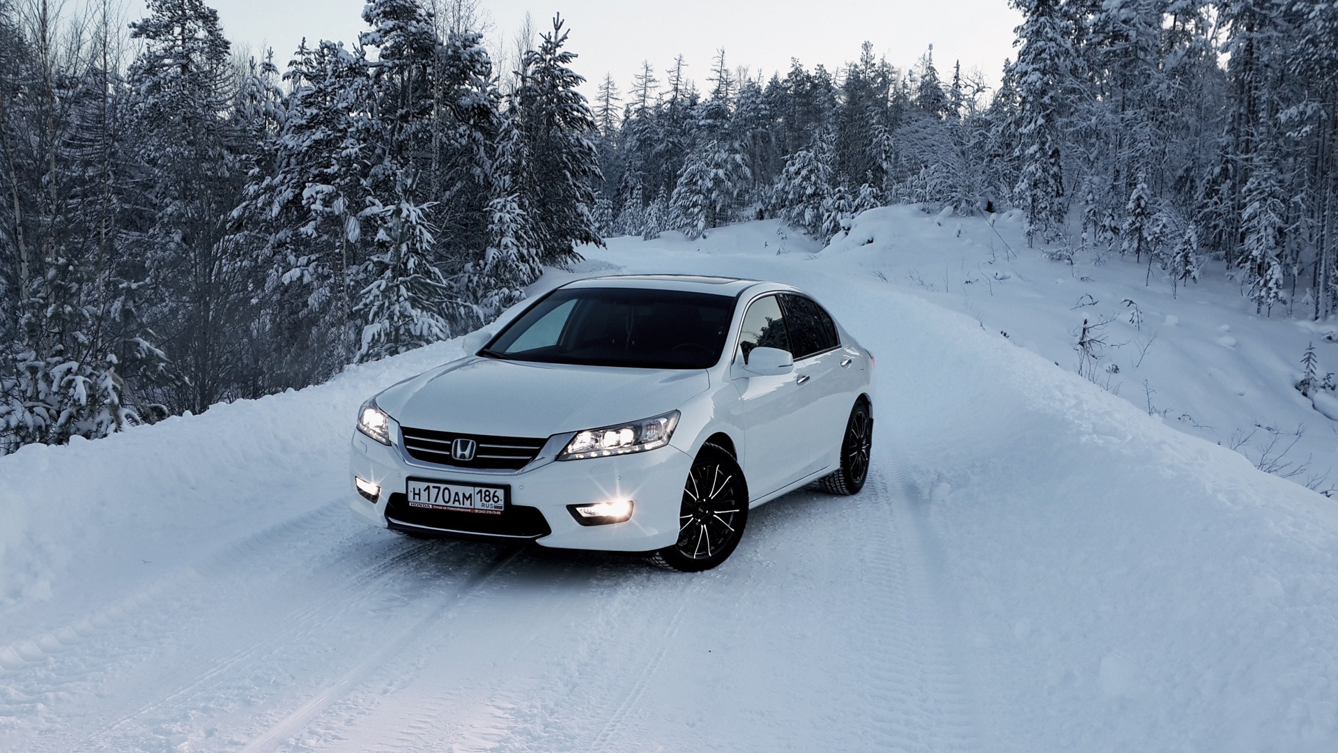 Авто нея. Хонда Аккорд 3.5 зимой. Honda Accord Snow. Хонда Аккорд 9 зима. Honda Accord Sport серебристый зимой.