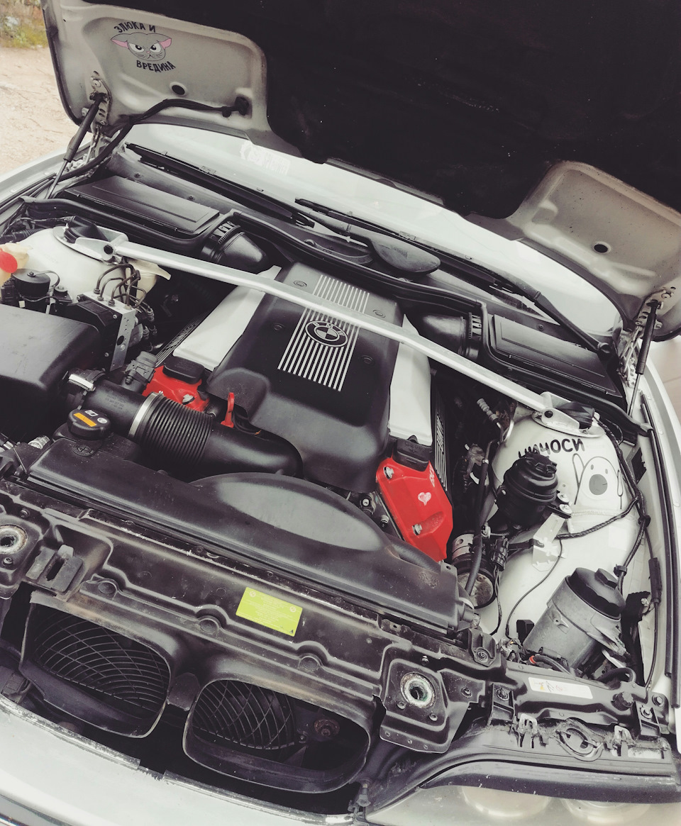 Е39 под капотом. BMW e39 v8. BMW e39 4.4 мотор. БМВ е39 под капотом. BMW 5 e39 под капотом