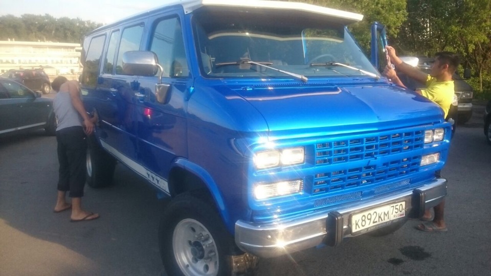 Chevrolet chevy van 1985 черный