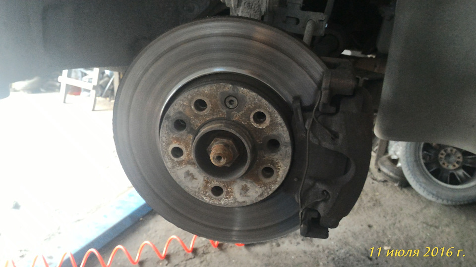 Замена тормозных дисков и колодок передних и задних. Замена наконечника ...