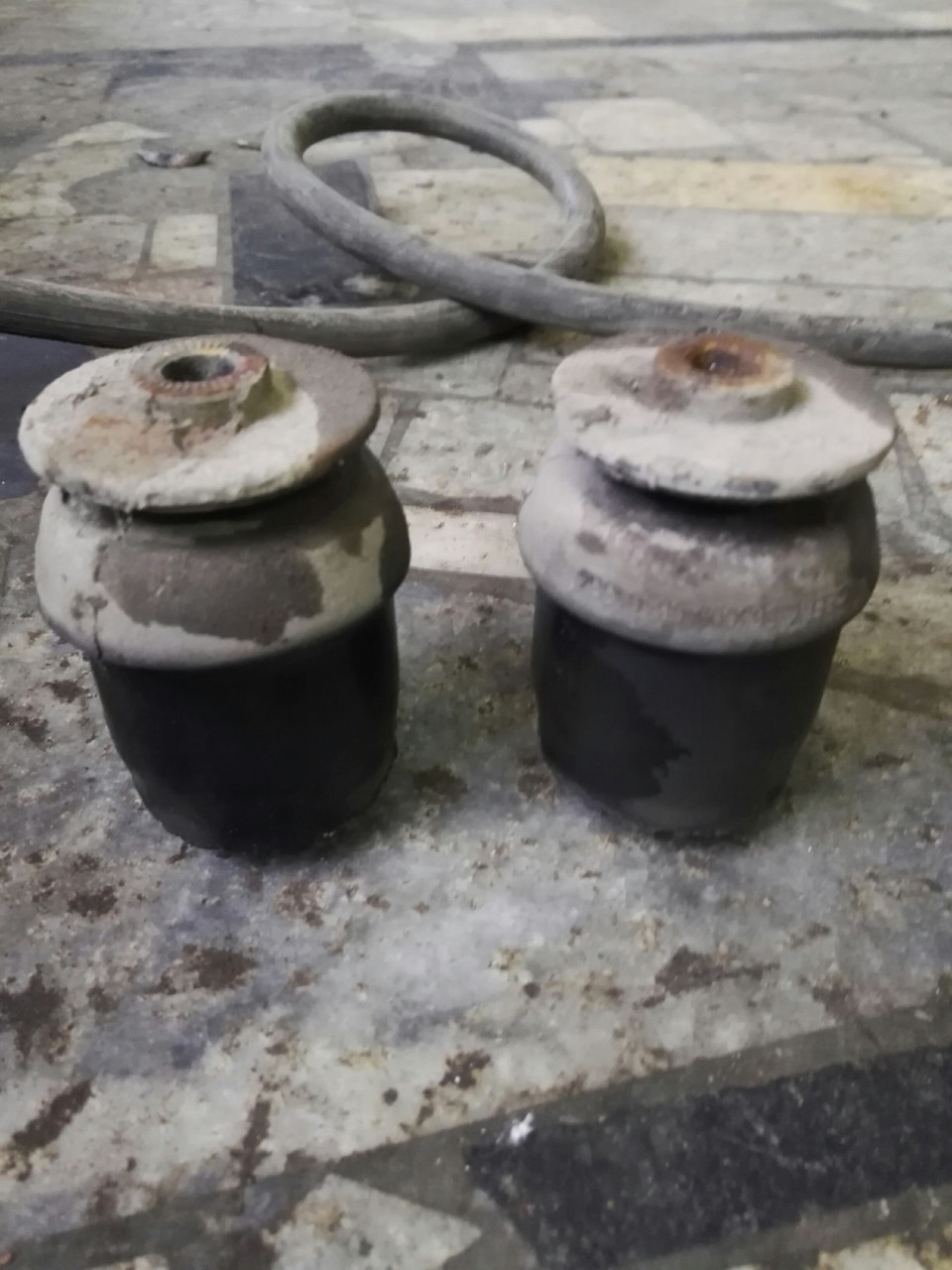 Полиуретан в сайлентблок задней балки geely emgrand ec7 — Geely Emgrand ...