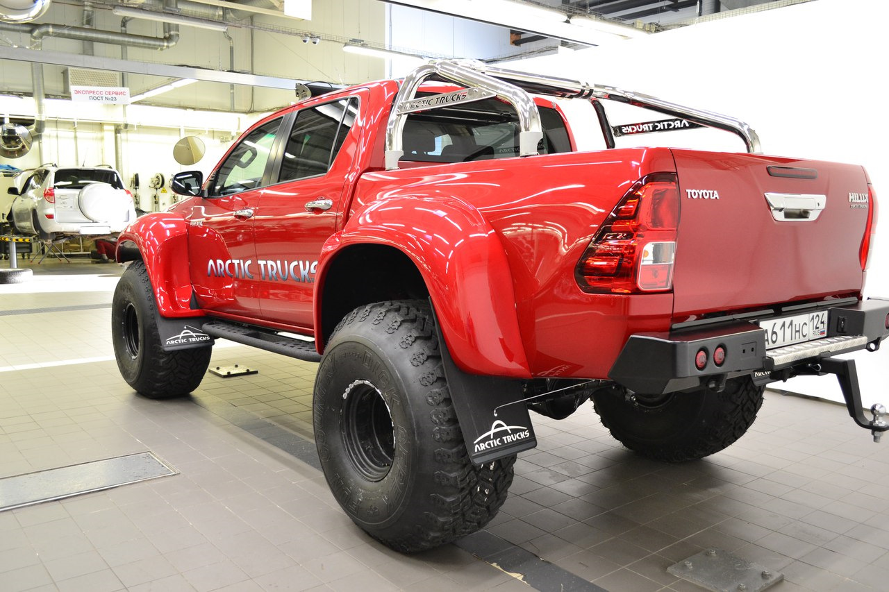 Toyota Hilux Arctic Trucks 44