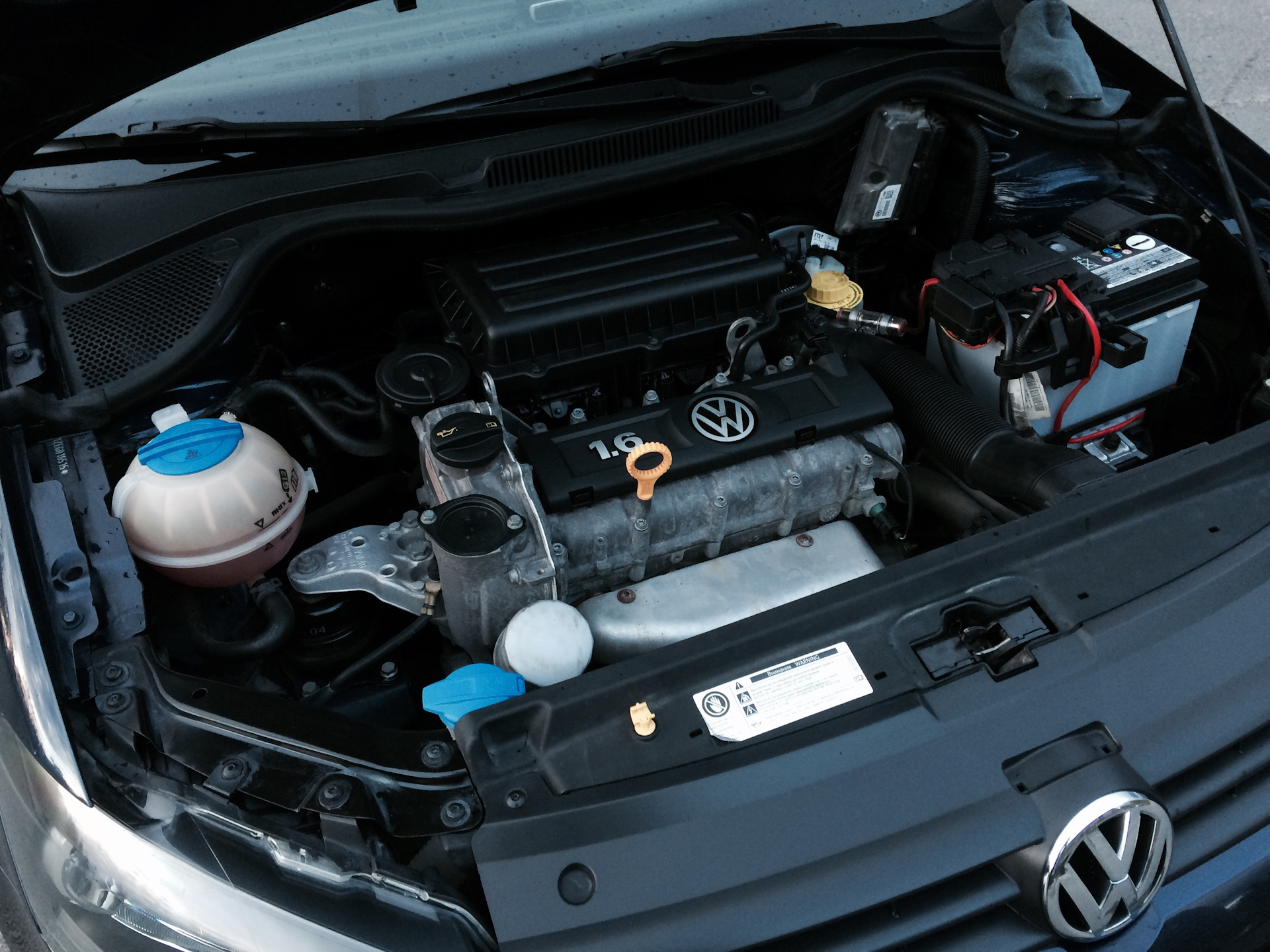 Фольксваген поло какой двигатель лучше. Двигатель Фольксваген поло седан 1.6 2014. Двигатель Фольксваген поло 1.6. Мотор Фольксваген поло 1,2. Двигатель Фольксваген Полло 1.6.