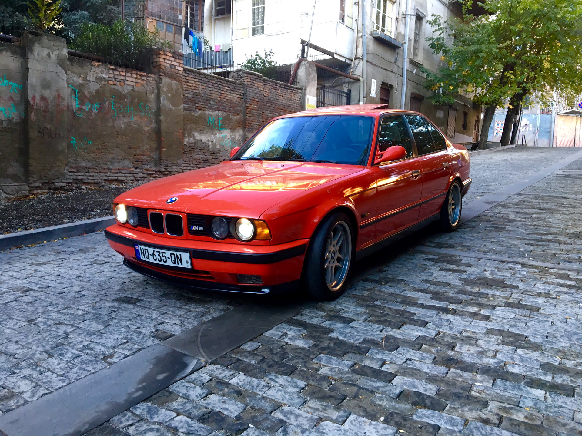 Разбор е34 москва. BMW e34. BMW 5 e34. BMW m5 e34 Red. BMW e34 Сток.