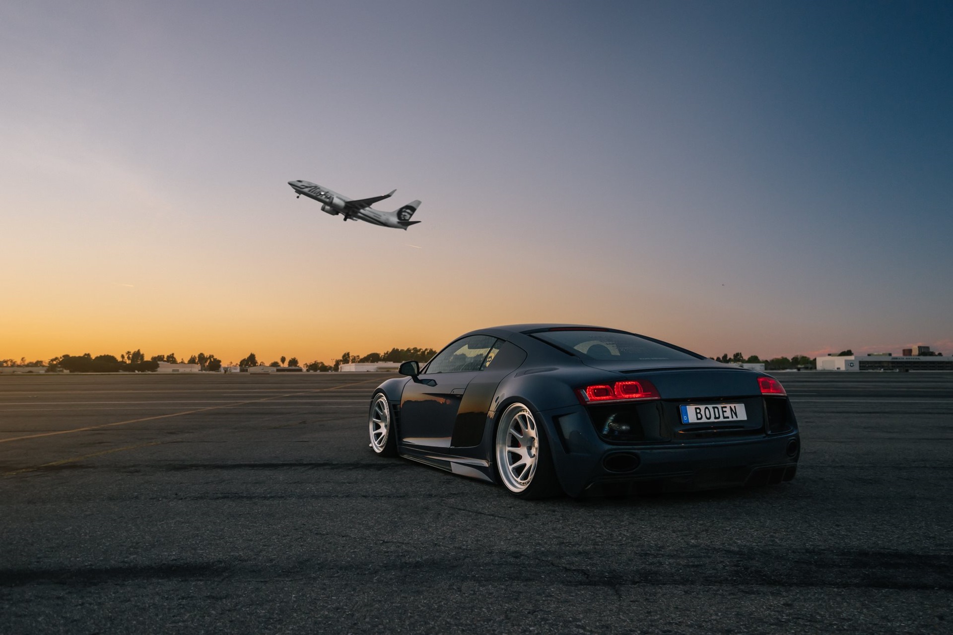 Сама 8. Audi r8 v10 back. Audi Armytrix.