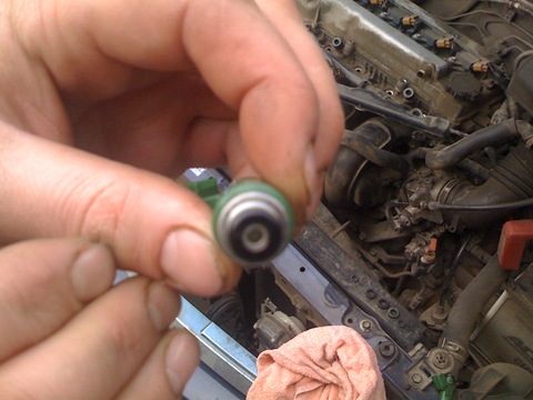 injector flushing - Toyota Will VS 18 L 2001