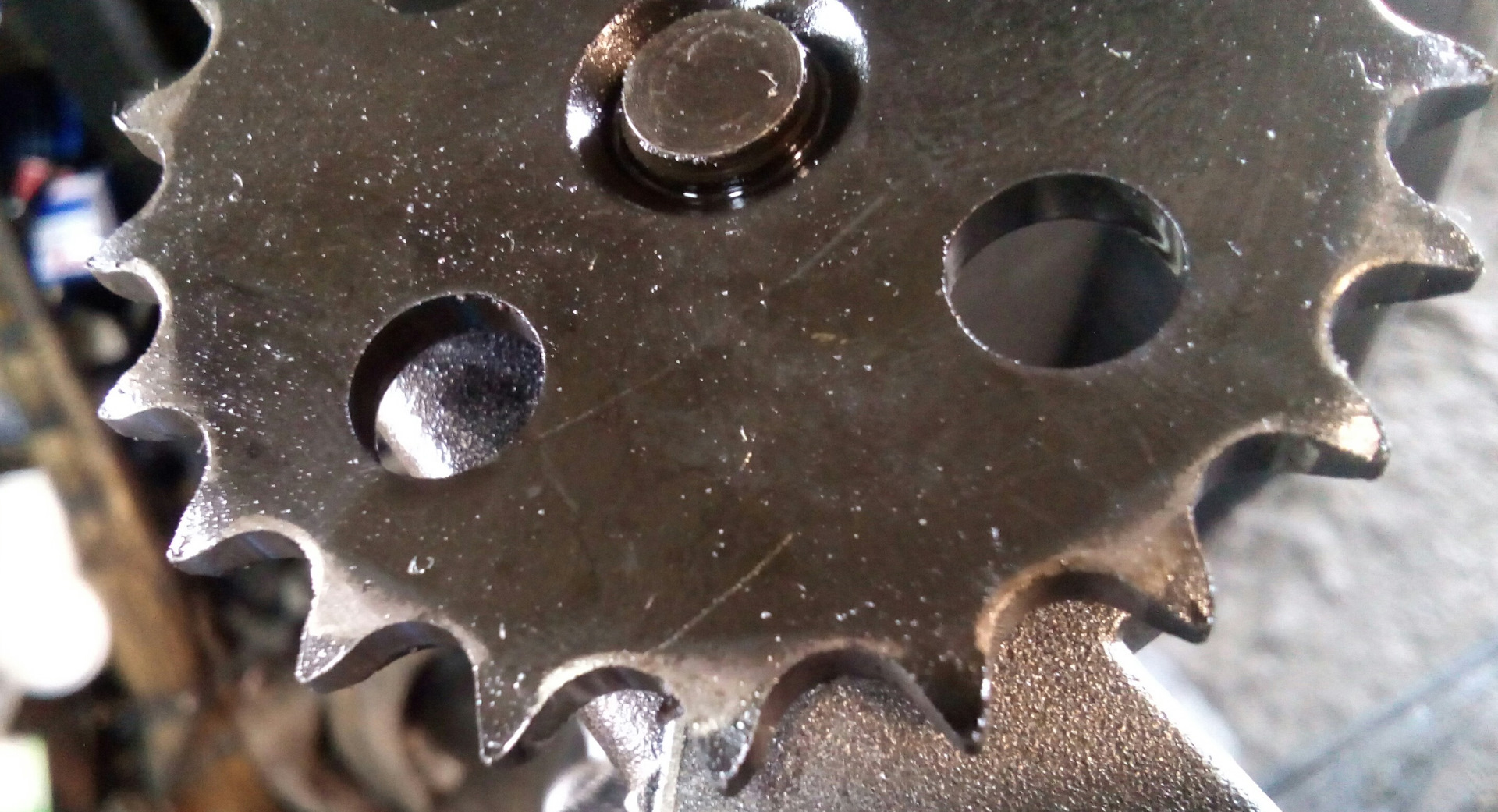 зубья звездочки. звездочка z15 шаг 25 вал 45мм. звездочка ведомая em10t. аксессуары звездочки. зубья звездочки.