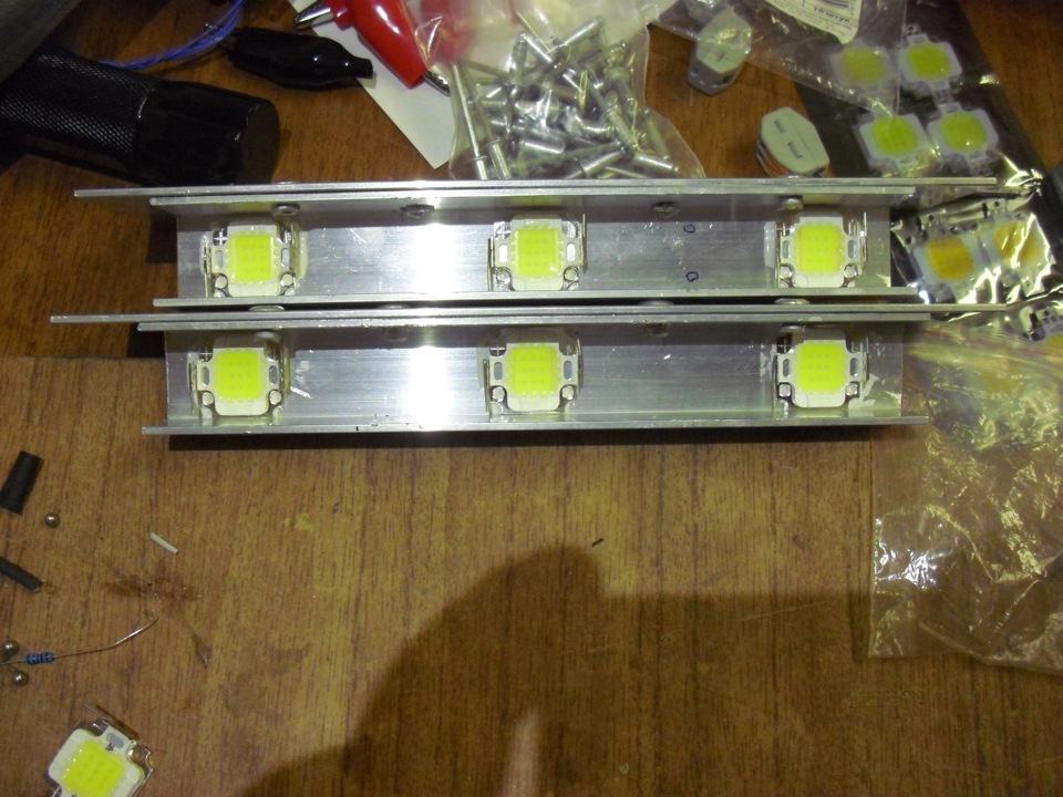ходовые огни из светодиодных модулей. ходовые огни из светодиодной ленты. китайские ходовые огни. светодиодный модуль 12в дхо. дхо-1741.