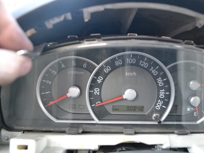 Установка беспроводной камеры заднего вида на KIA Sorento 2008 — часть