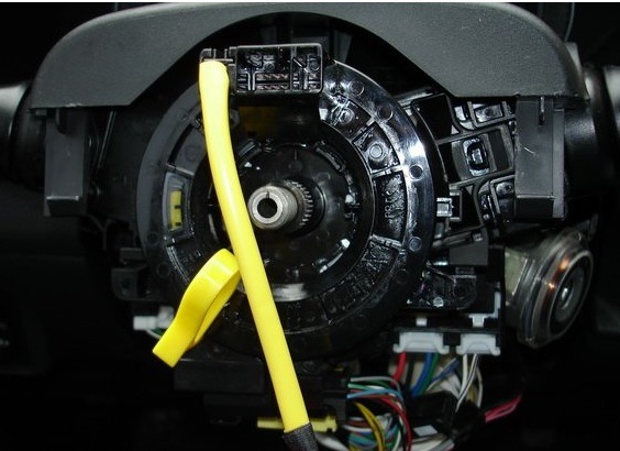 Cruise control and radio control on the steering wheel  - Toyota Corolla 16L 2008