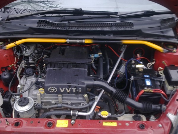 8 Toyota Vitz 10 2000