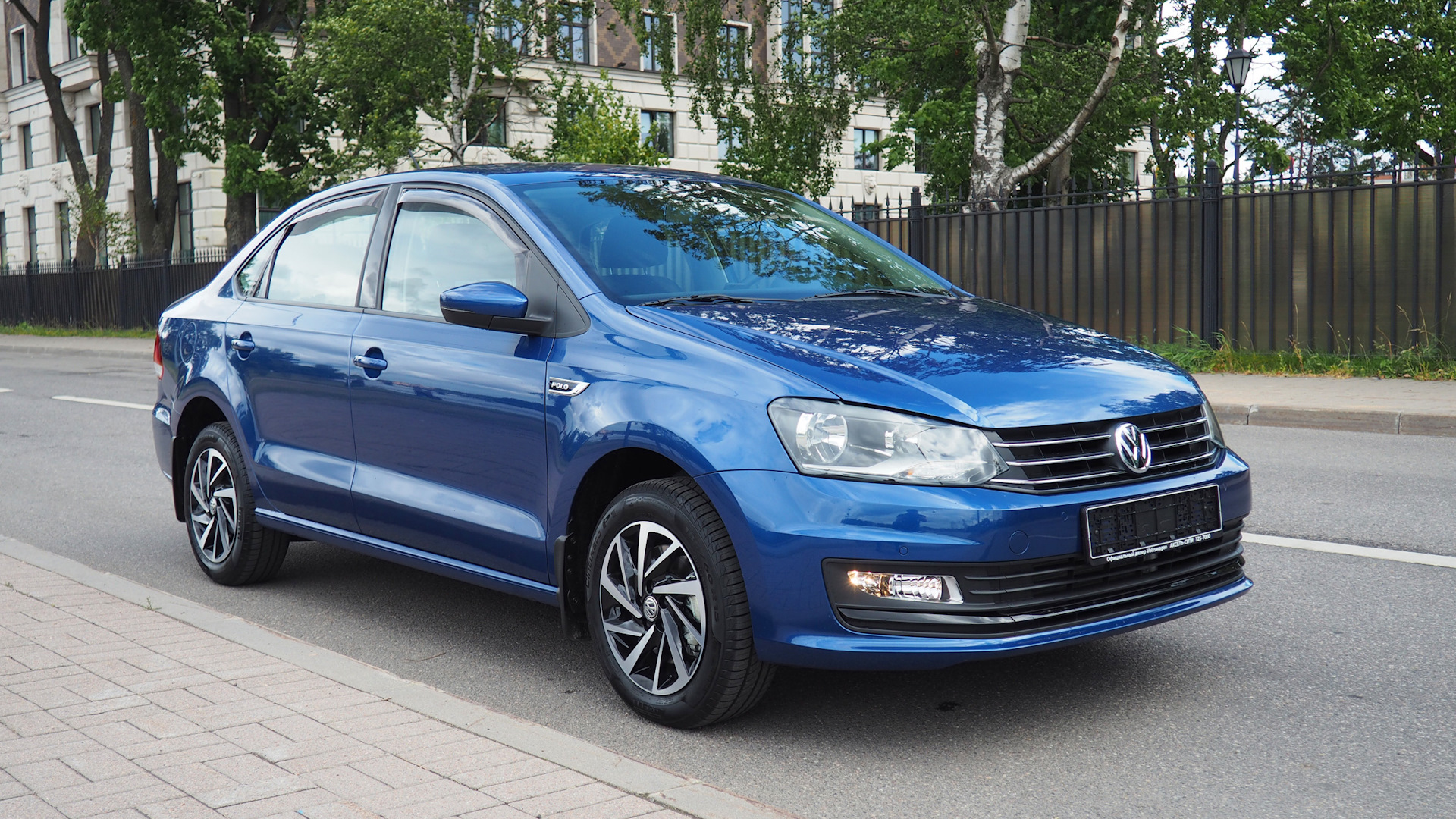 Volkswagen синий