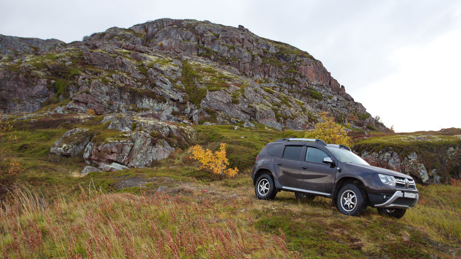 Рено дастер в крыму. Байкал Дастер. Renault Duster на фоне гор. Рено Дастер для туризма.