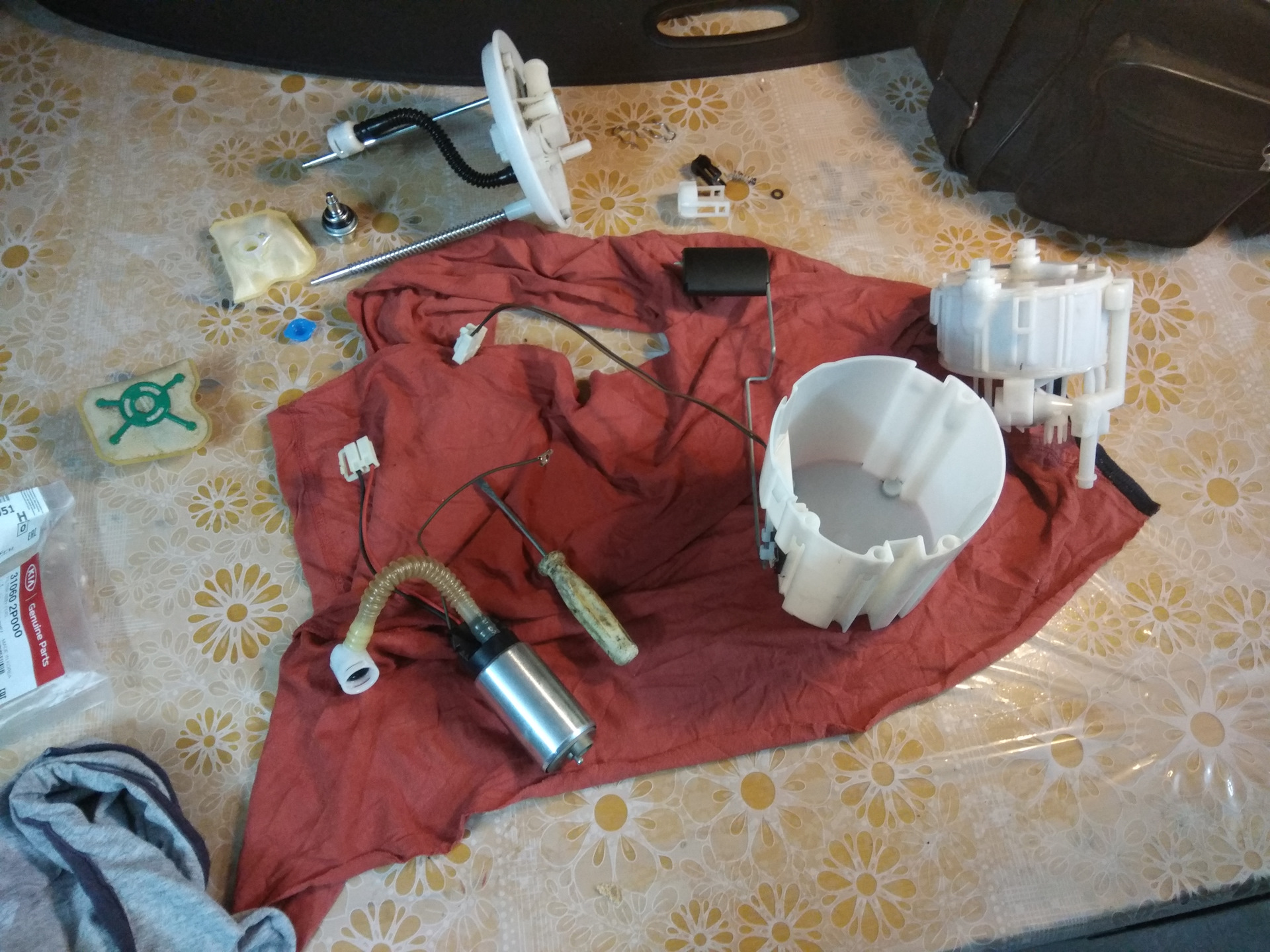 Топливный фильтр икс 35. Топливный фильтр хендай ix35. Топливный фильтр hyundai ix35. Топливный фильтр икс 35. Топливный фильтр хендай ай икс 35.