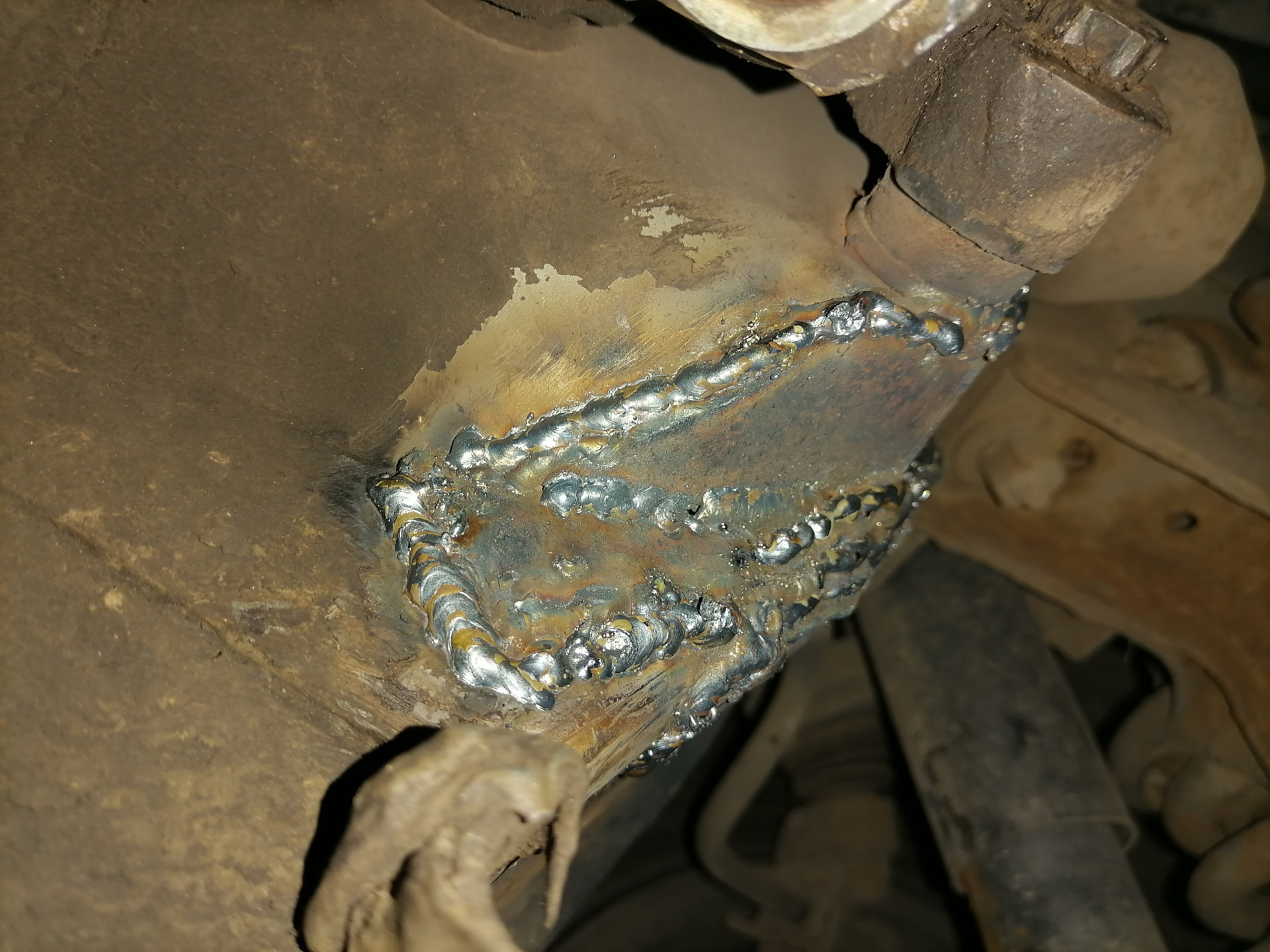 гнилые лонжероны ваз 2109. задняя балка сузуки сгнила. лонжероны передние w202. сгнил лонжерон. гнилой лонжерон ваз 2110.