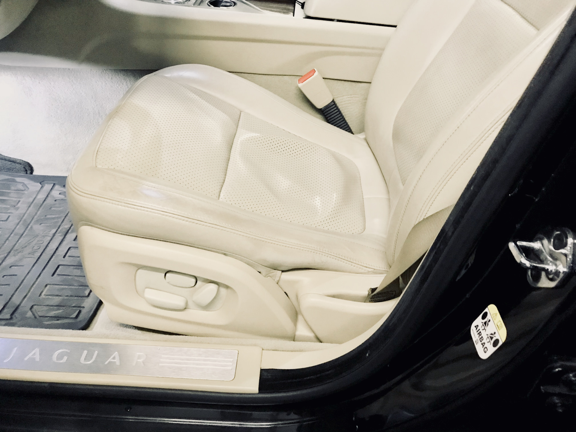 Память водительского сидения. Сиденья Jaguar XF. Ягуар XF 2009 подогрев сидений задних. Ягуар XF 2008 подогрев сидений. Кресло водителя Ягуар XF.