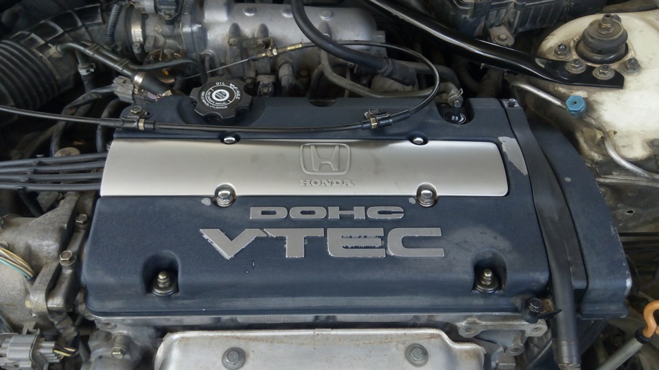 Замена прокладки клапанной крышки и уплотнительного колечка на сапун ...