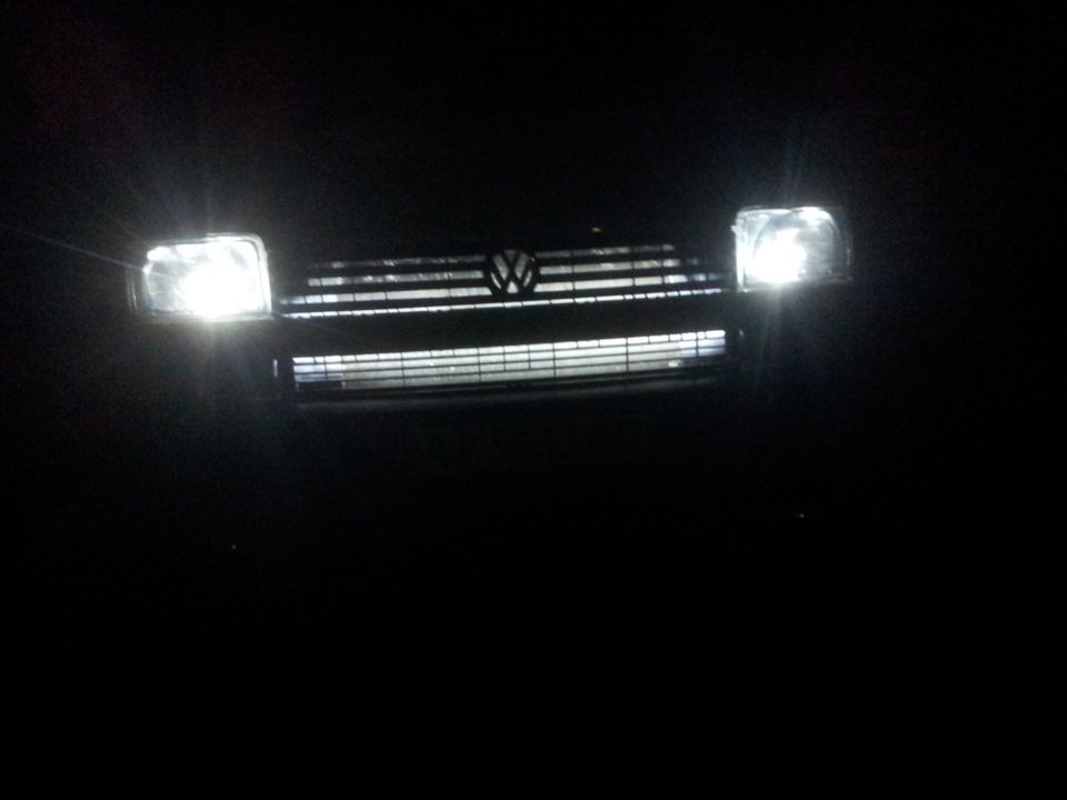 Подсветка радиаторной решетки — Volkswagen Transporter T4, 1,9 л., 2000 ...
