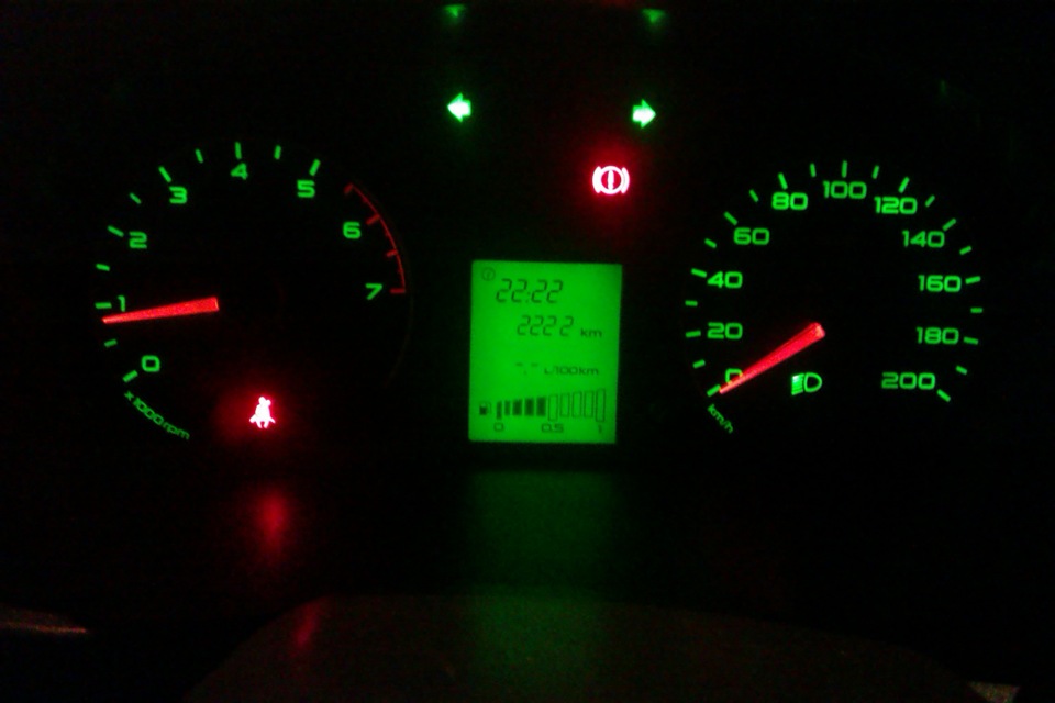 Пробег 2222 полёт шикарный — Lada Гранта (1G), 1,6 л, 2012 года ...