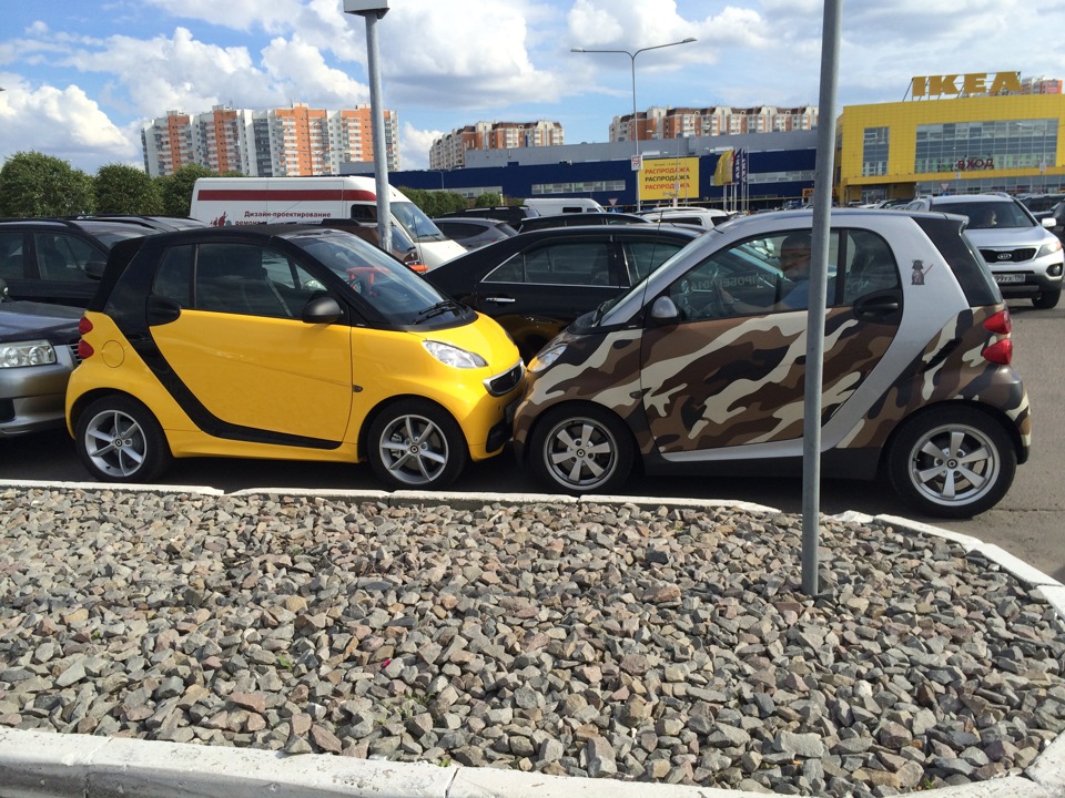 Смарт драйв. Smart Fortwo парковка. Мерседес смарт парковка. Тест драйв на парковке. Smart, Химки.
