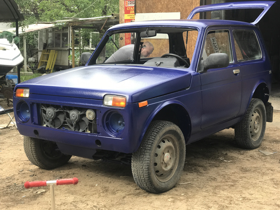 Lada 4x4 голубая Планета