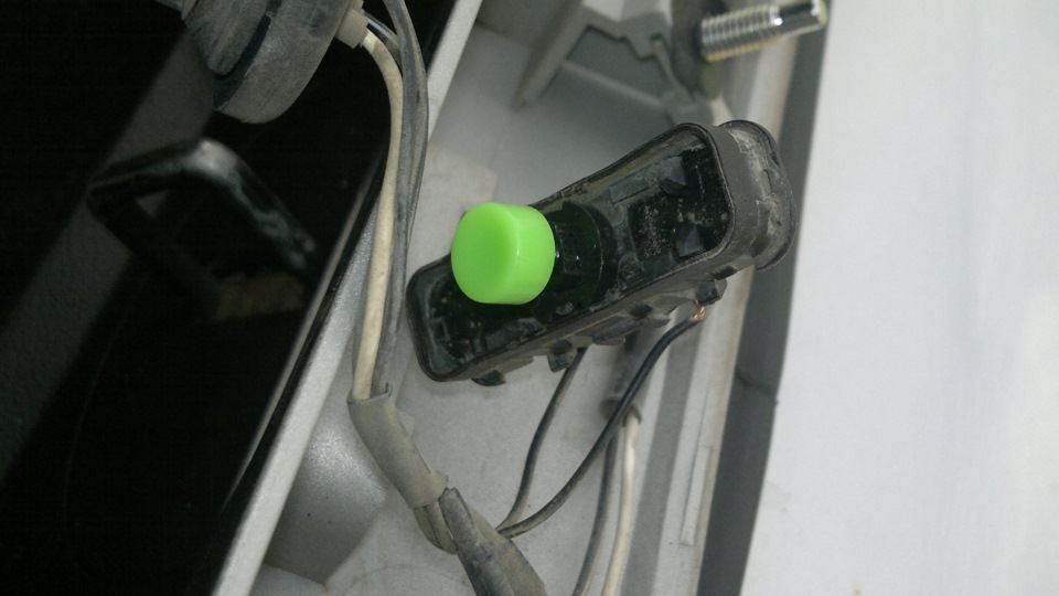 Ремонт кнопки открывания багажника — Chevrolet Cruze (1G), 1,6 л, 2010 ...