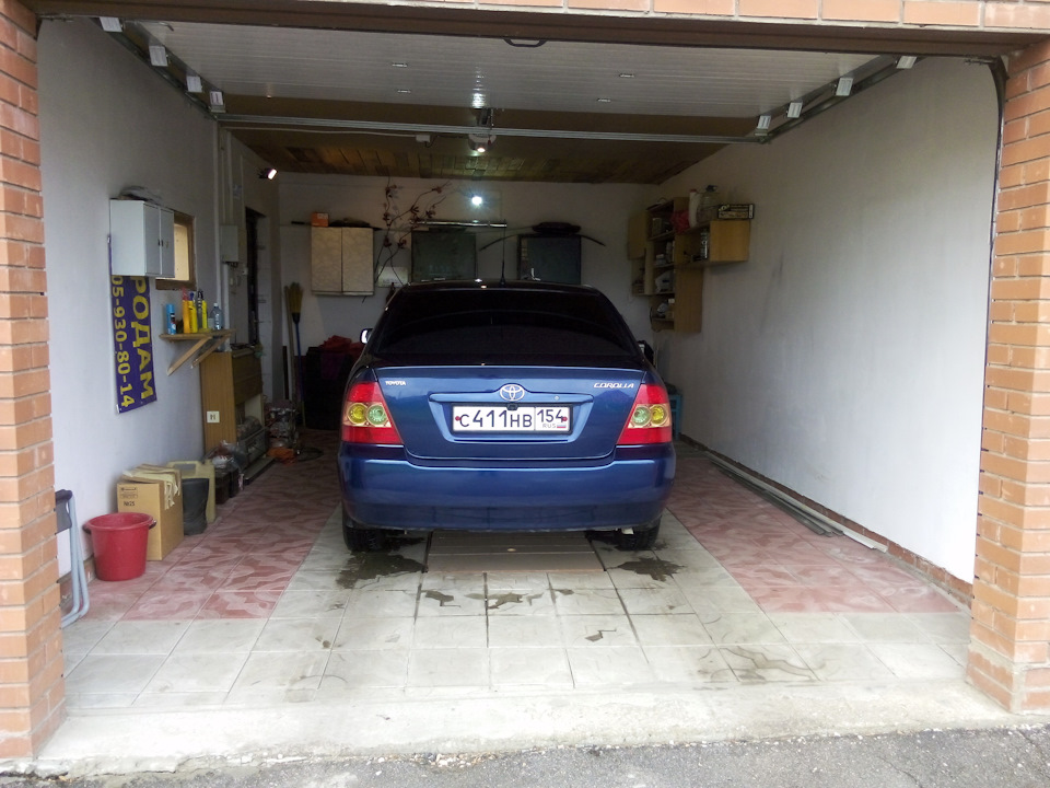 Дом для Синей акулы 411 — Toyota Corolla (120), 1,6 л., 2006 года ...