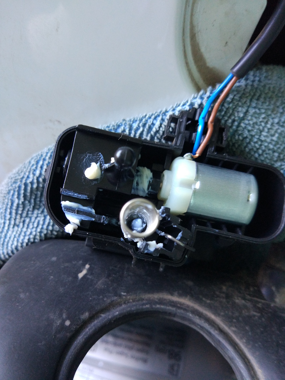 e8ddea9s 960 Как открыть лючок бензобака шкода суперб