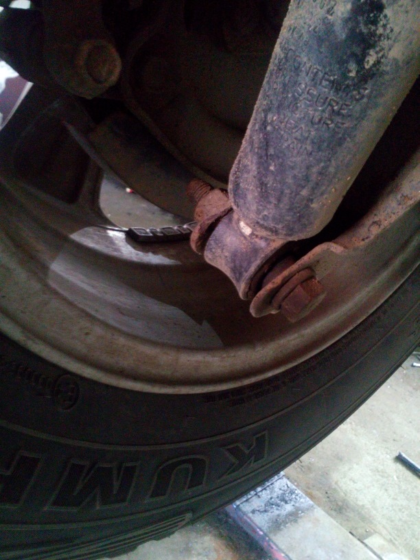 Втулки поменять на амортизаторе — Mitsubishi Pajero Pinin, 2 л, 2004 ...