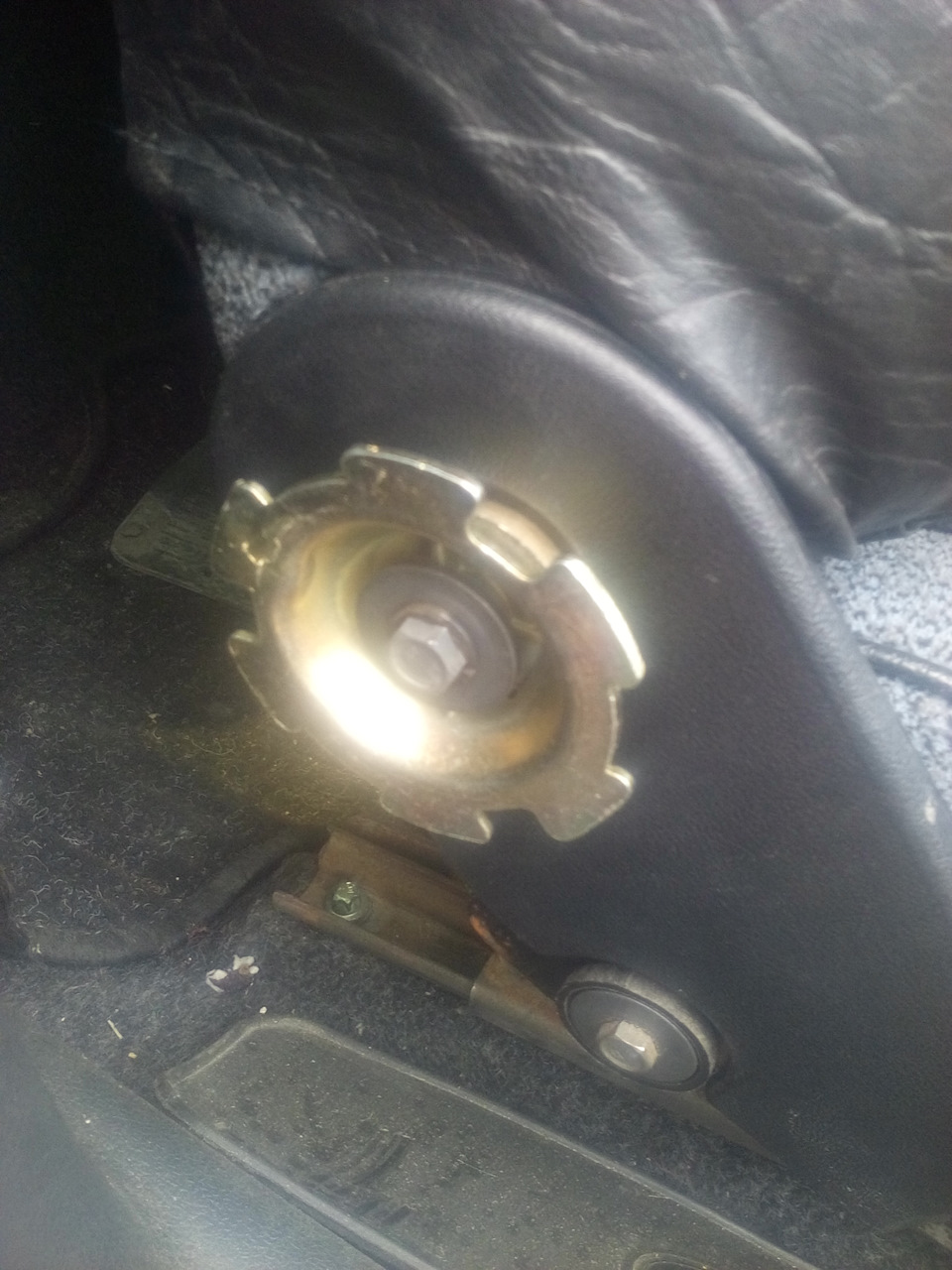 71 ::. Регулировка спинки и ремонт брелка а/с — Lada 2114, 1,6 л, 2008 ...