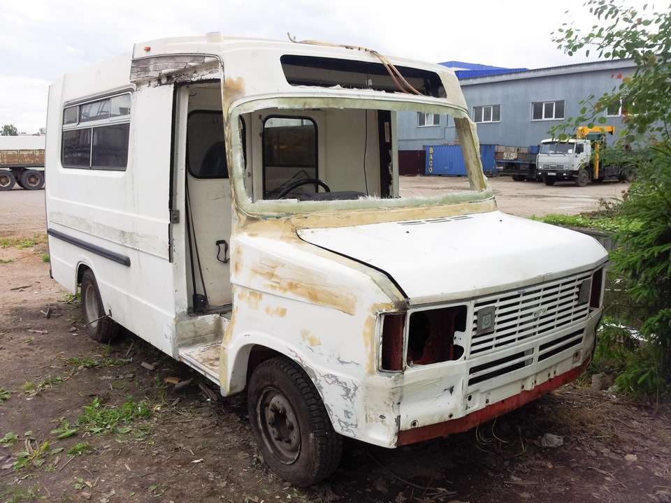 Работы по стеклопластику — Ford Transit (3G), 2,5 л, 1981 года ...