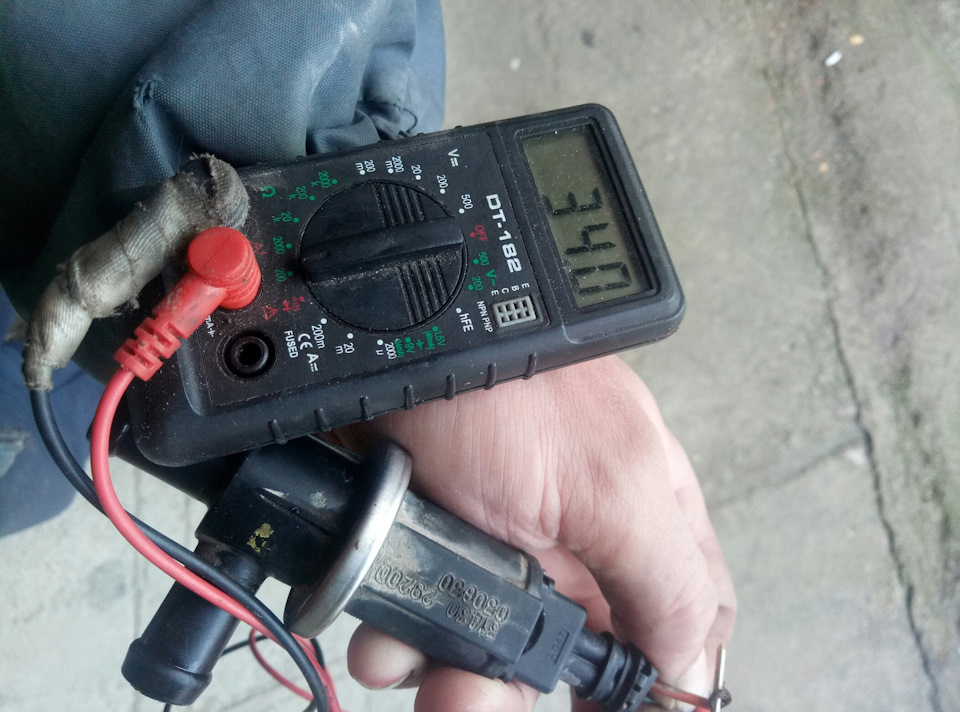 чистка клапана абсорбера под багажником — Hyundai Tiburon (GK), 2 л ...