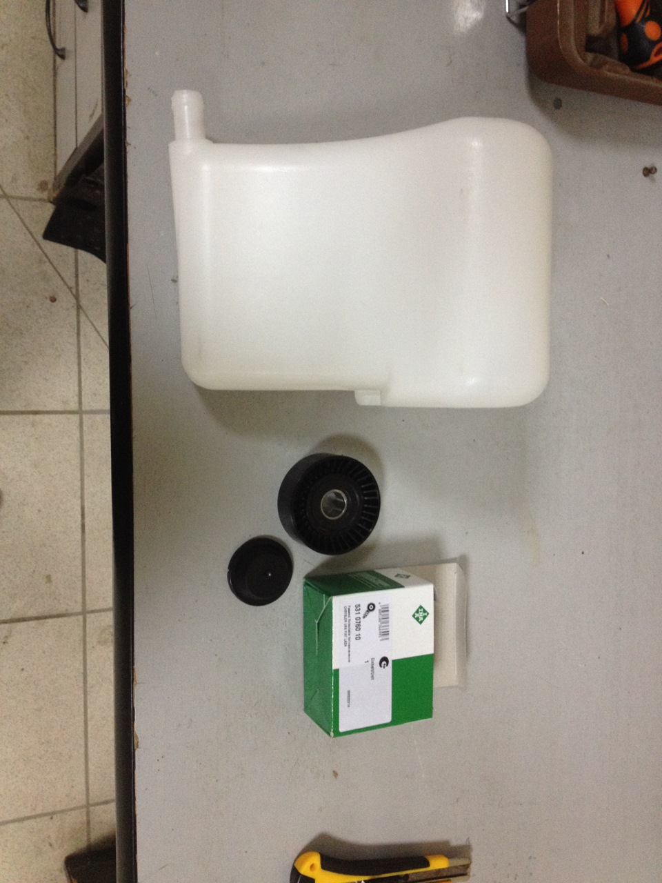 Замена натяжного ролика и расширительного бачка — УАЗ Patriot, 2,7 л ...