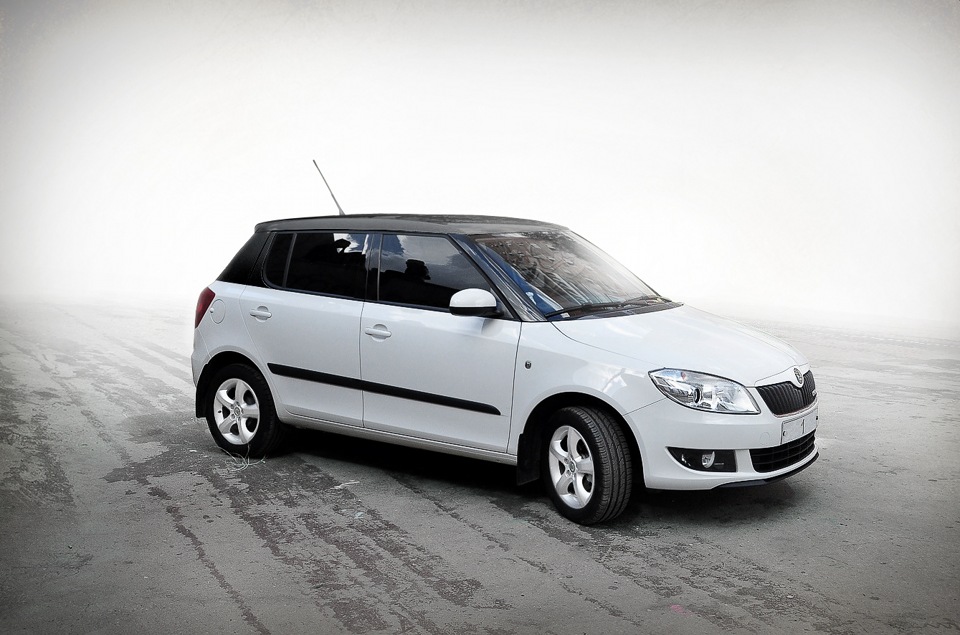 Skoda Fabia белая тюнинг