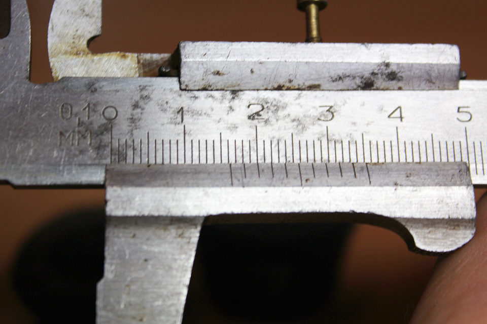 Внутренний посадочный диаметр у амортизатора фирмы Kayaba 443183 составляет — 16 мм — Nissan Terrano I. Запчасти на фото: 443183