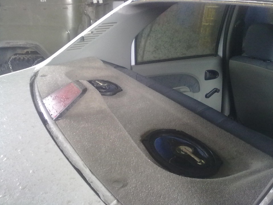 Разбилось заднее стекло — Renault Logan (1G), 1,4 л, 2005 года | ДТП ...