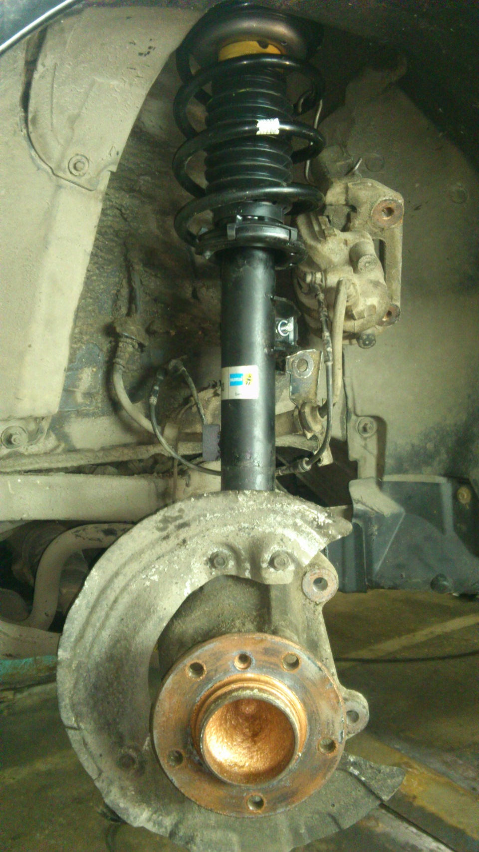 Свежачок слева — BMW 3 series (E90)