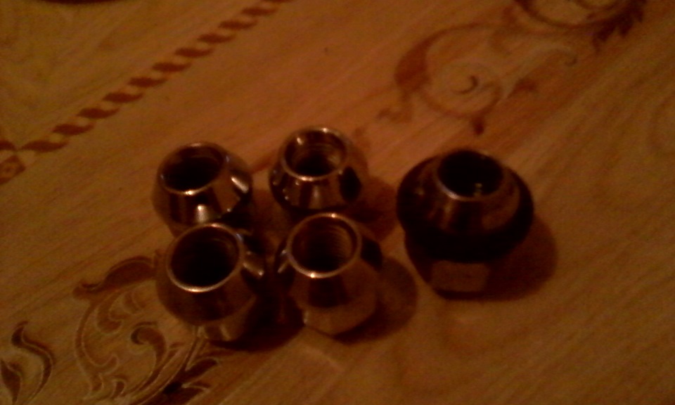 Продам гайки колесные хромированные 12х1.5 — Hyundai Accent (2G), 1,5 л ...