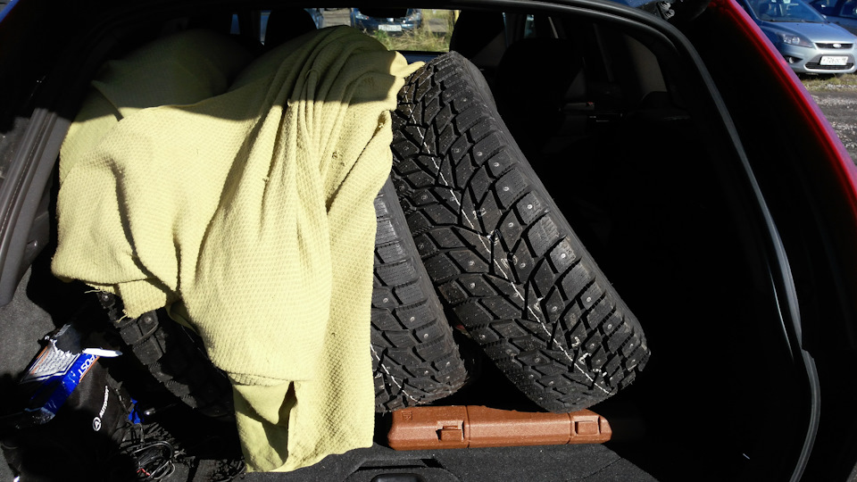 3 в багажнике, одно в салоне — Volvo XC60 (1G)