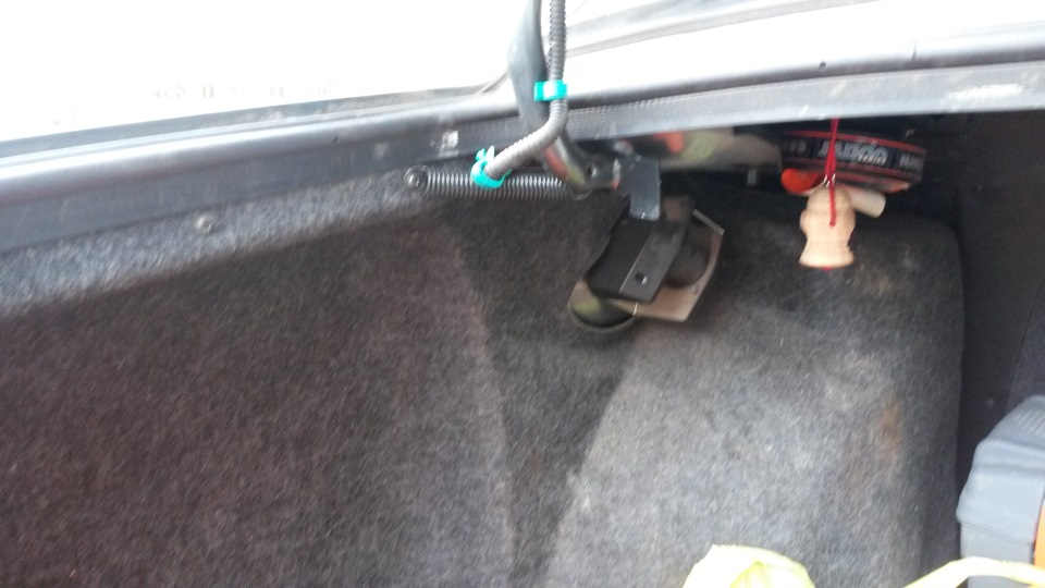 Открытие крышки багажника как у людей)) — Lada 2115, 1,5 л, 2010 года ...