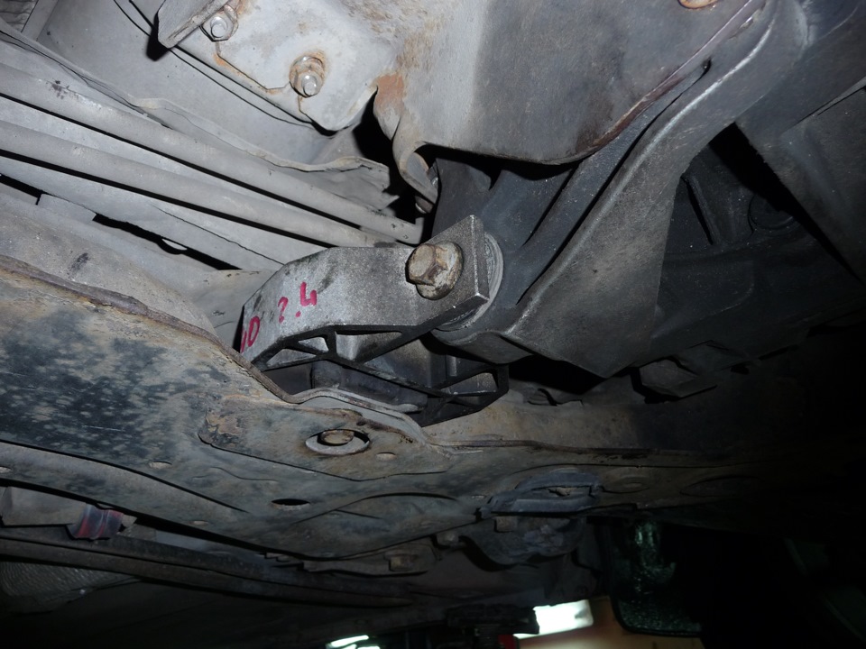 Нижняя опора ДВС/КПП — Ford Focus Wagon II, 1,8 л, 2007 года | своими ...