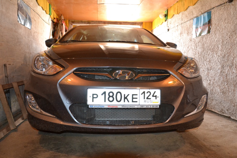 Поменял родную решетку — Hyundai Solaris (1G), 1,6 л, 2012 года ...