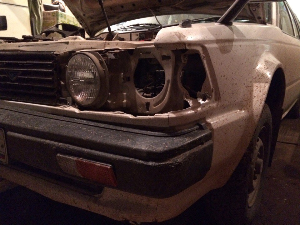 Перегорела лампа ближнего света в левой фаре — Nissan Bluebird (U11), 1 ...