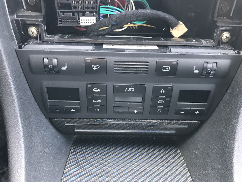 RNS-E снимает уже со свистом)) — нужен только комплект ключей из 4 шт. — 8E0 051 530 — Audi Allroad (C5). Запчасти на фото: 8E0051530