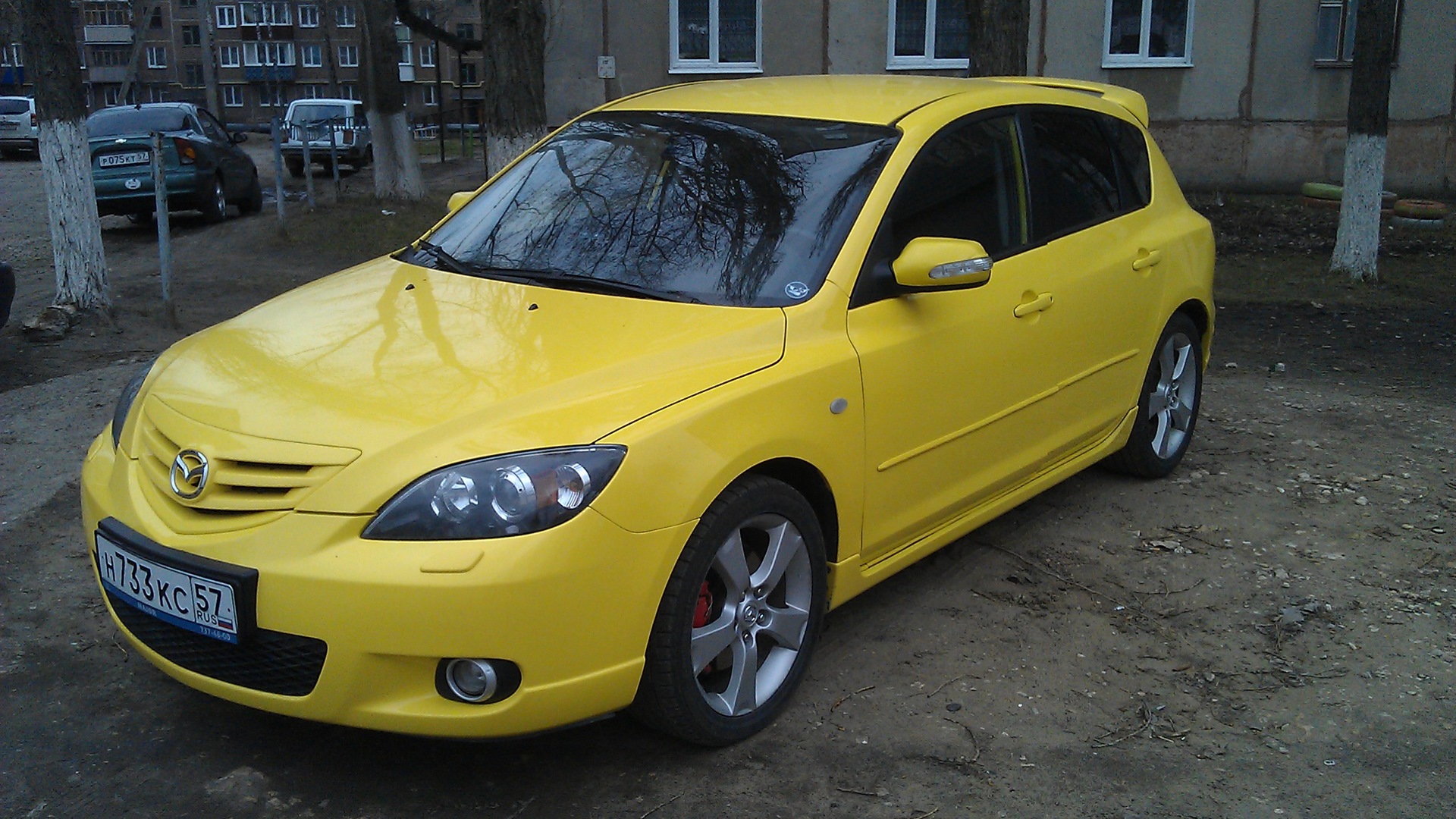 Mazda желтая. Mazda 3 желтая. Мазда 3 2004 седан желтый. Мазда 3 2007 желтая седан. Мазда 3 желтая хэтчбек.
