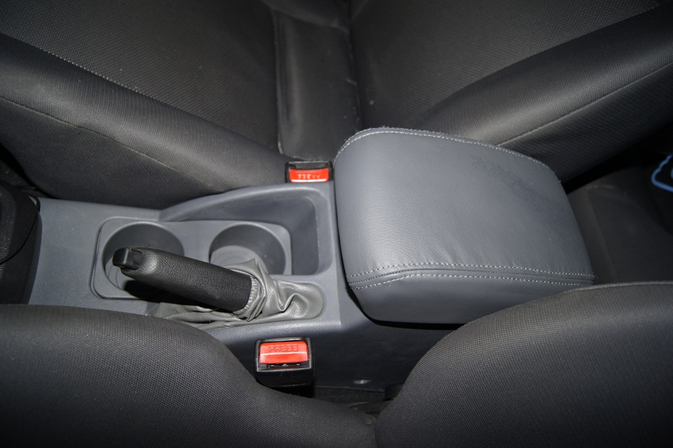 Подлокотник — Daewoo Nexia (N150), 1,5 л, 2009 года | аксессуары | DRIVE2