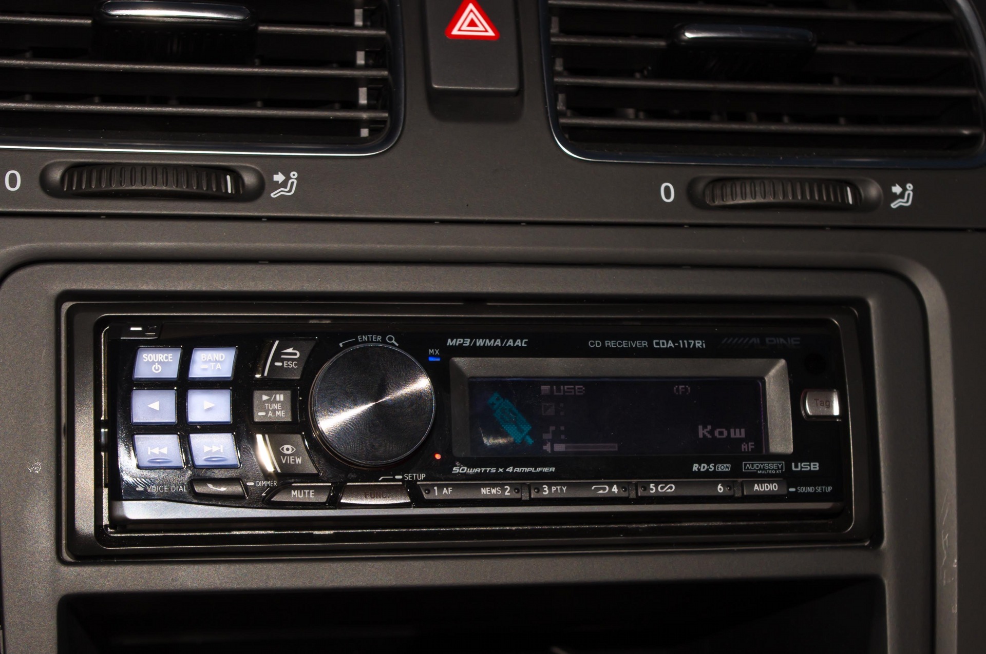 где магнитола. где магнитола. плюс и минус на штекере магнитоле пионер. штатная магнитола mercedes benz ml 320. магнитола ford focus 2 aux.