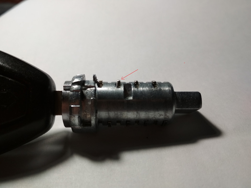 Клинит ключ в замке зажигания — BMW 5 series (E60), 3 л, 2004 года ...