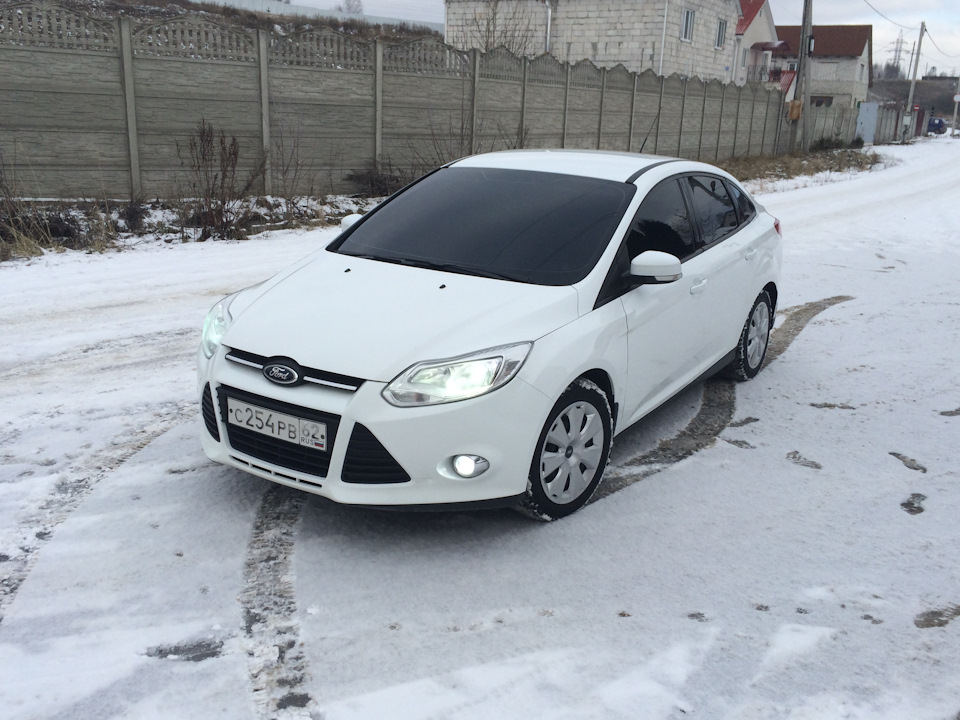 Фары с чёрной "маской" — Ford Focus Sedan III, 1,6 л, 2011 года ...